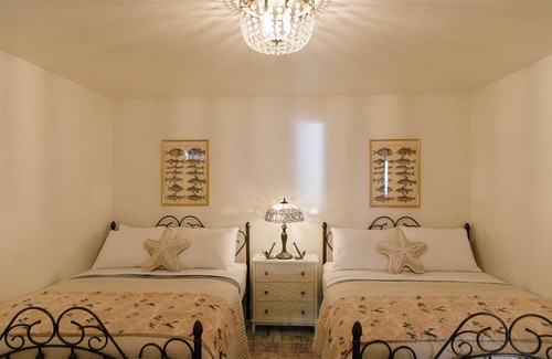Anderson Island Cottage | The Cottage on Anderson Island- Waterfront stay with beach, views, and fire pit!
