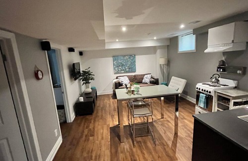 Lakeview House | Private Mississauga South Basement Apartment with Bedroom & Den