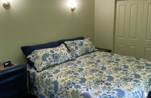 Bath Apartment | Cozy with King bed near Historical city of Bath