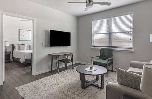 Spring Branch East Apartment | Modern Apartment in Prime Location (ID1403X426)