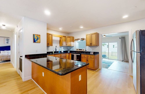 Carrollwood House | Lakefront home with private patio, waterfront sitting area, & W/D