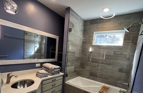 Northside House | Cozy, Pet Friendly 2-bedroom house in Chattanooga with Backyard