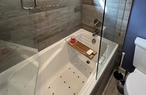 Northside House | Cozy, Pet Friendly 2-bedroom house in Chattanooga with Backyard