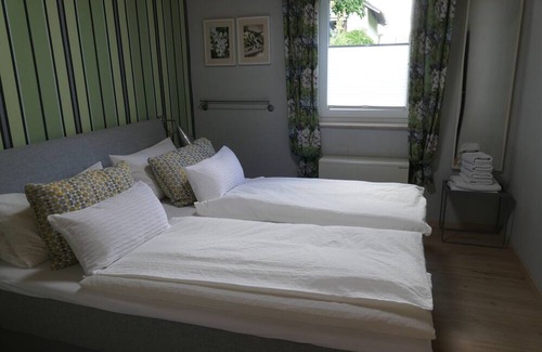 Rothhelmshausen House | Holiday Home "Ferienhaus 2" with Private Terrace & Wi-Fi