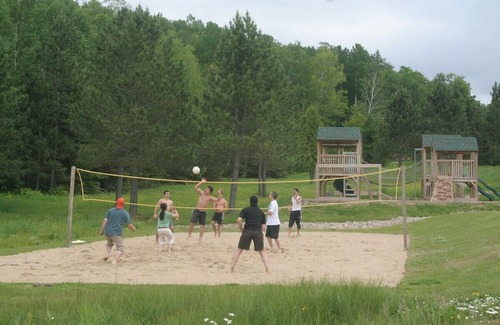 Labelle Ski Chalet | Blueberry Lake Resort - Waterfront Cottage 5 Bedrooms / Kayaks/Pool/Hot Tub