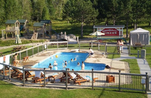 Labelle Ski Chalet | Blueberry Lake Resort - Waterfront Cottage 5 Bedrooms / Kayaks/Pool/Hot Tub