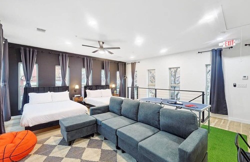 Arlington House | Spacious Loft 4 min. to AT&T Stadium w/Ping-Pong