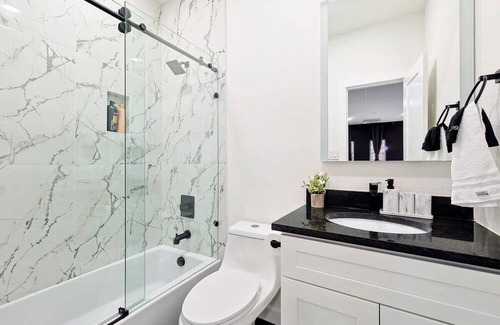 Arlington House | Spacious Loft 4 min. to AT&T Stadium w/Ping-Pong