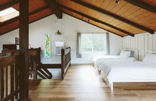 Hood River House | Stylish & Modern Hood River Retreat Near Downtown!