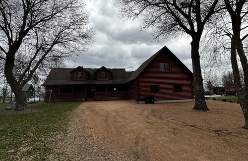 Big Bay House | DO NOT BOOK. Stupid VRBO website does not let me cancel this adn
