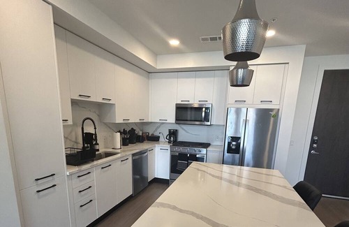 Central Business District Apartment | Stunning Luxury High-Rise One-Bedroom Retreat with City Views