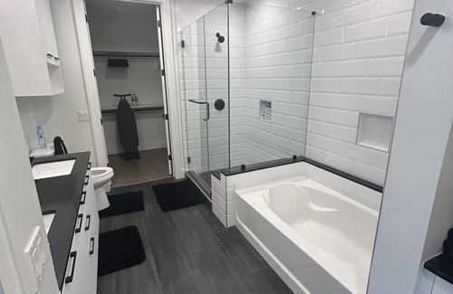 Central Business District Apartment | Stunning Luxury High-Rise One-Bedroom Retreat with City Views