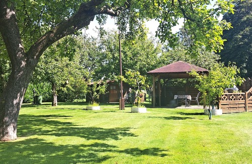 Busumer Deichhausen Apartment | Ferienwohnung 300m vom Badestrand Entfernt. Der Erholungsort ist Kurtaxe Frei