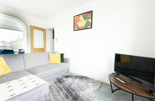 St Mary's Bay Apartment | Seaside Bliss: Spacious 4BR Beach House in Dymchurch with Stunning Views