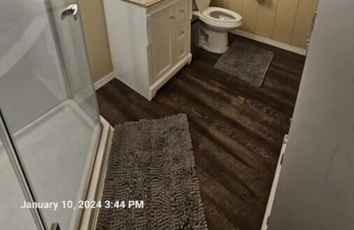 Hernando Cottage | Cottage slps 4, w-hot tub, ice mach, washer/Dryer,kitchenette with appliances.