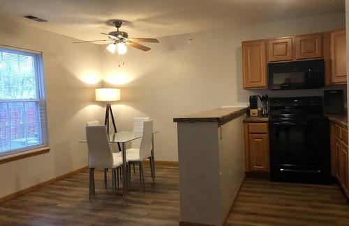 Bloomington Apartment | Furnished 3 Bedroom in Bloomington