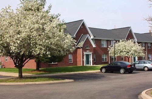 Bloomington Apartment | Furnished 3 Bedroom in Bloomington