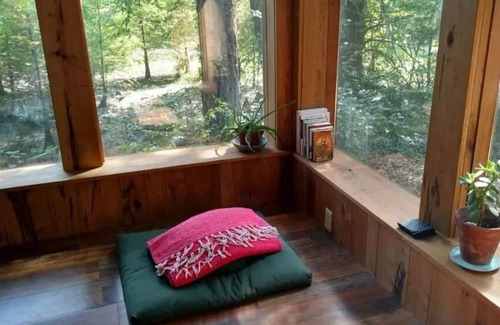 Cobden Cabin | Eva's Roost Retreat - Center For Lost Arts