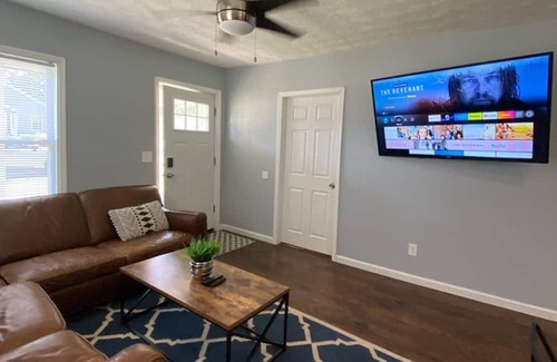 Kettering House | Friends & Family Oakwood-Kettering, UD Home 2Bd2Ba