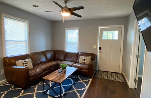 Kettering House | Friends & Family Oakwood-Kettering, UD Home 2Bd2Ba