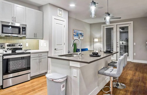 Fort Worth Apartment | Cozy Oasis 1BR King Bed | Pool | Gym | Laundry