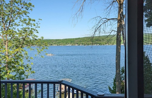 Town of Richmond Cottage | Relaxing Lakefront Cottage Retreat