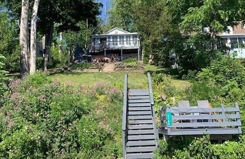 Town of Richmond Cottage | Relaxing Lakefront Cottage Retreat
