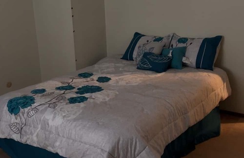 Champaign House | Cozy , Comfortable, Clean & Safe Beautiful Townhome Fully Furnished!