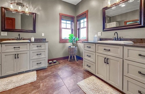 Galena House | Breathtaking 360 Degree Views! Private Swim Pond, Sauna & Home Gym On 43 Acres!
