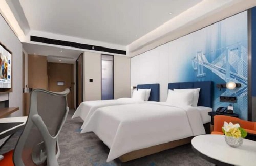 Jinping Qu Hotel | Hilton Hamplon Shantou Station Branch