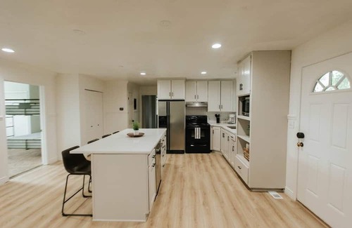 Provo House | Spacious 4-BR Oasis with Private Indoor Pool & Hot Tub