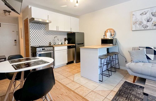 Mont-Tremblant Village Condo | The Alpine Nest-3 Beds|4 Guests |Free Parking |Pool