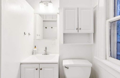 Historic Uptown Apartment | Round Lake Retreat