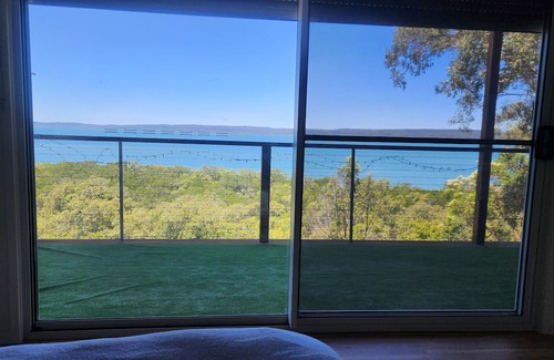 Brisbane Waterfront House | Stunning luxury waterfront home on Macleay Island.