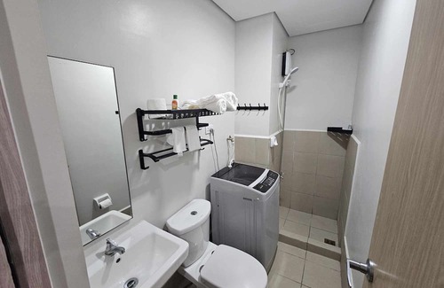 Marilao Condo | 5 minutes to SM Marilao! Family-size condo with Smart Tv for Netflix.
