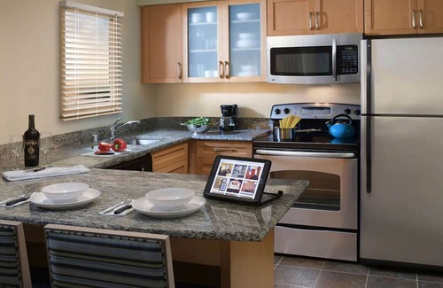 Houston House | Perfect for Groups! Spacious Unit w/ Kitchen, Outdoor Pool, Free Bfast & Parking