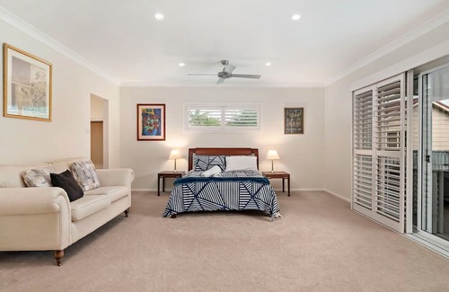 Dora Creek House | Spacious Waterfront Delight with Free Wifi. Spend some Lazy Dayz at Dora Creek