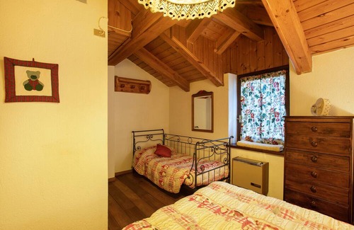 Gressan Apartment | Holiday Apartment "Casa Mimosa 1" with Mountain View, Shared Garden & Wi-Fi