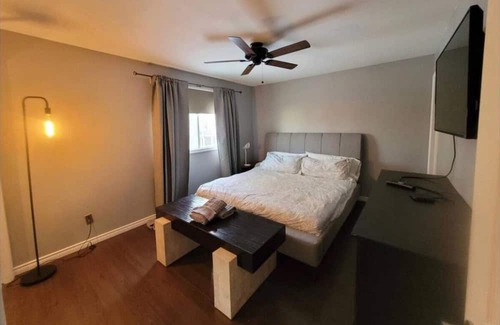 Northeast Edmonton House | Charming Bungalow near Yellowhead Trail - Your Cozy Home in Edmonton!