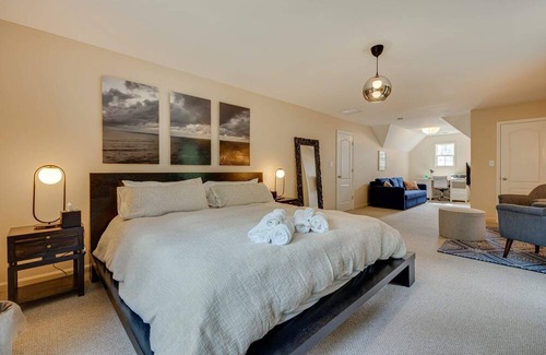 Stockbridge House | Serene Rural Setting with Creekside Deck - 30 minutes from Airport