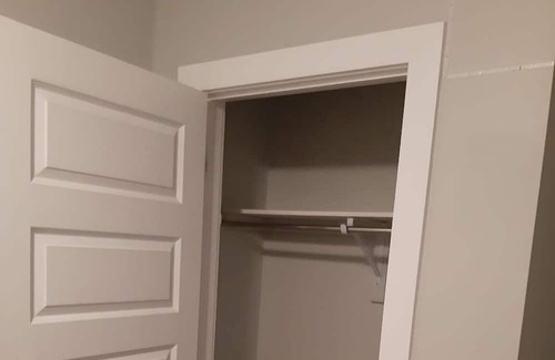 Barrie House | Ensuite room in brand new townhouse.