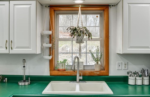 Spencer House | Spencer Getaway w/Deck < 1 Mi to Hiking!