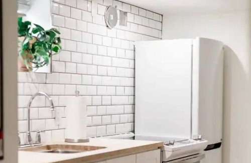 South Central House | This house is a 1 bedroom(s), 1 bathrooms, located in Kelowna, BC.