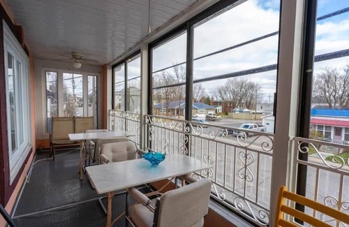 Mauricie House | 304 Spacious Family Room