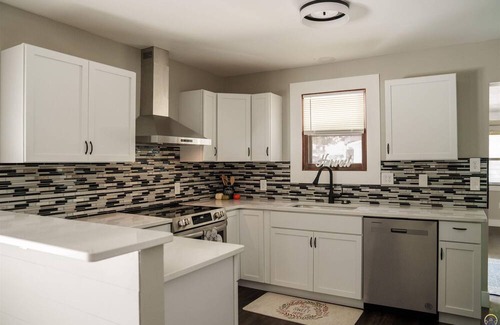 Topeka House | Bungalow of your DREAMS!! Room for the whole family and pet friendly.