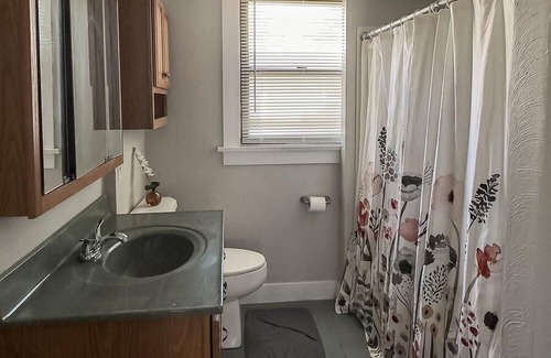 Topeka House | Bungalow of your DREAMS!! Room for the whole family and pet friendly.