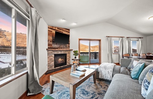 Park City Cabin | Cozy family friendly getaway 2 King Beds/Mountain View’s & Complimentary Coffee!
