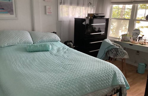 Windham Cottage | New for 2024! Pet-friendly cottage on the edge of Highland Lake in Windham!