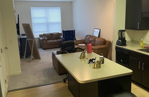 Wood-Ridge Apartment | Quiet, modern cozy home near all the excitement of NYC