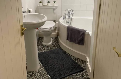 Dover Apartment | Lovely one bedroom apartment white cliffs walk dover
